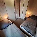 6 Personen Mit Sauna, Whirlpool, Kaminofen Und Kanu In 2. Rheie Zum In Сasa de vacaciones Otterndorf