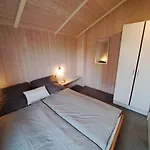 6 Personen Mit Sauna, Whirlpool, Kaminofen Und Kanu In 2. Rheie Zum In *