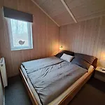 6 Personen Mit Sauna, Whirlpool, Kaminofen Und Kanu In 2. Rheie Zum In Otterndorf