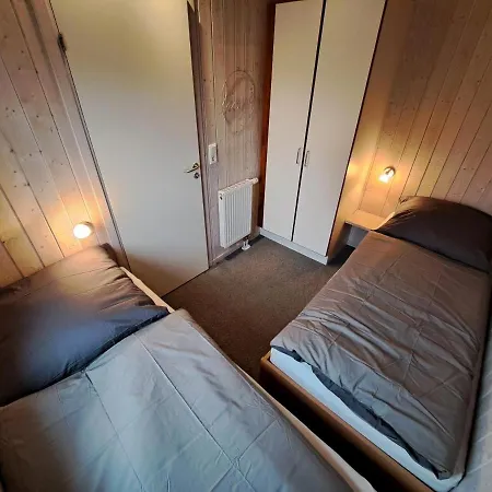 6 Personen Mit Sauna, Whirlpool, Kaminofen Und Kanu In 2. Rheie Zum In Ferienhaus Otterndorf