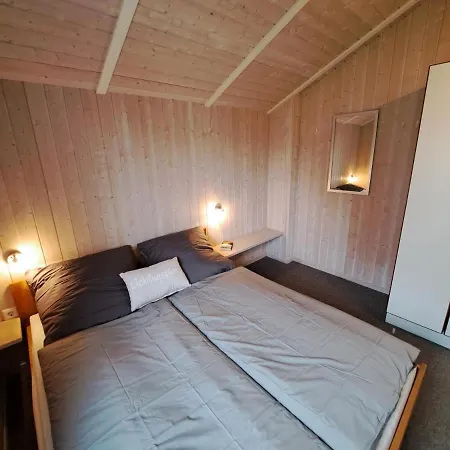 Casa vacanze 6 Personen Mit Sauna, Whirlpool, Kaminofen Und Kanu In 2. Rheie Zum In *