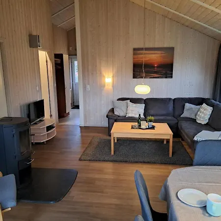 6 Personen Mit Sauna, Whirlpool, Kaminofen Und Kanu In 2. Rheie Zum In * Otterndorf