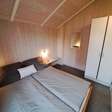 6 Personen Mit Sauna, Whirlpool, Kaminofen Und Kanu In 2. Rheie Zum In *