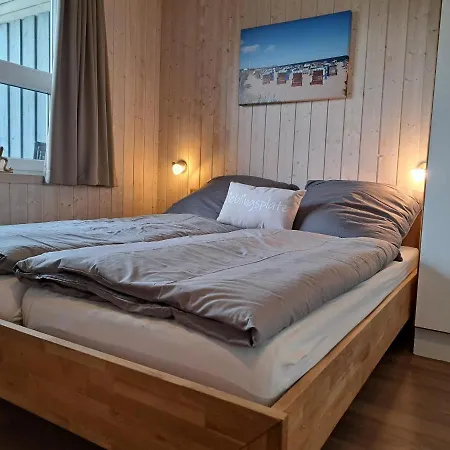 Ferienhaus 6 Personen Mit Sauna, Whirlpool, Kaminofen Und Kanu In 2. Rheie Zum In *