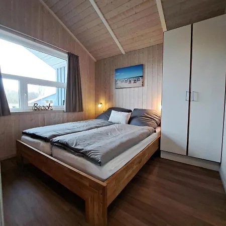 Ferienhaus 6 Personen Mit Sauna, Whirlpool, Kaminofen Und Kanu In 2. Rheie Zum In Otterndorf