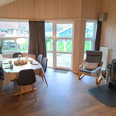 6 Personen Mit Sauna, Whirlpool, Kaminofen Und Kanu In 2. Rheie Zum In Feriehus Otterndorf