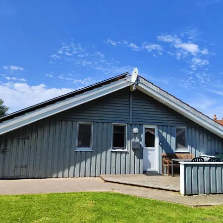 6 Personen Mit Sauna, Whirlpool, Kaminofen Und Kanu In 2. Rheie Zum In Feriehus Otterndorf
