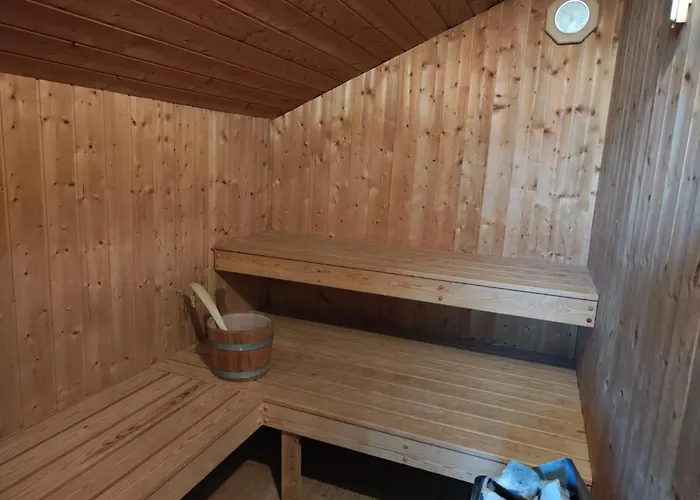 6 Personen Mit Sauna, Whirlpool, Kaminofen Und Kanu In 2. Rheie Zum In Otterndorf