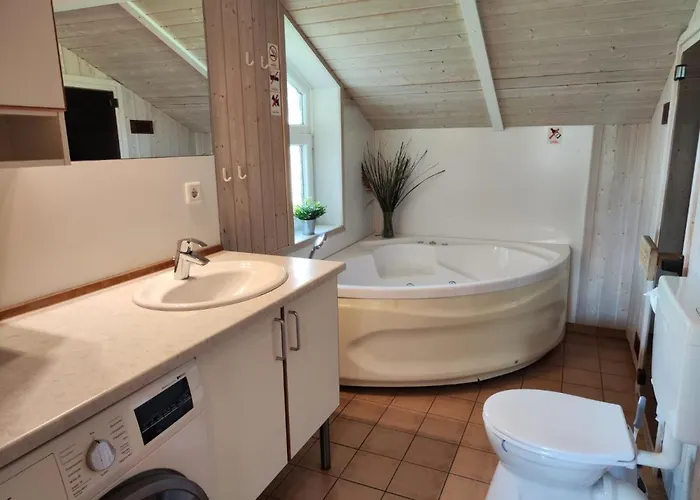 Nyaraló 6 Personen Mit Sauna, Whirlpool, Kaminofen Und Kanu In 2. Rheie Zum In *