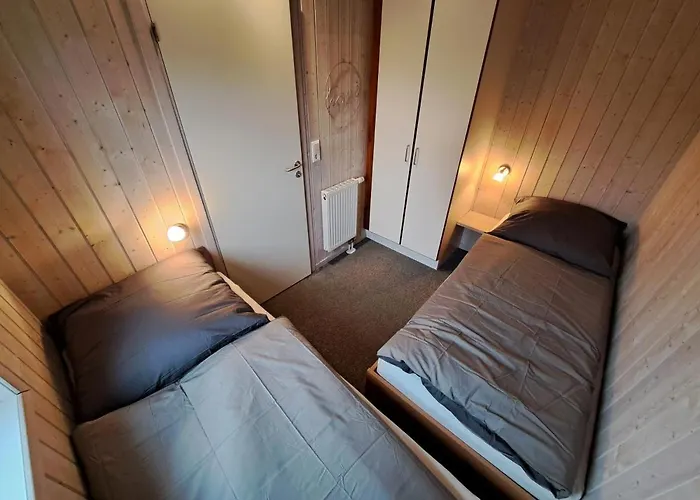 6 Personen Mit Sauna, Whirlpool, Kaminofen Und Kanu In 2. Rheie Zum In Nyaraló Otterndorf