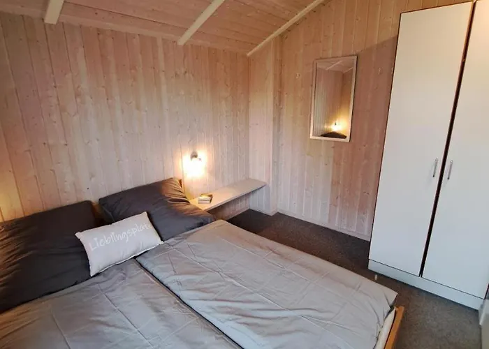 6 Personen Mit Sauna, Whirlpool, Kaminofen Und Kanu In 2. Rheie Zum In *
