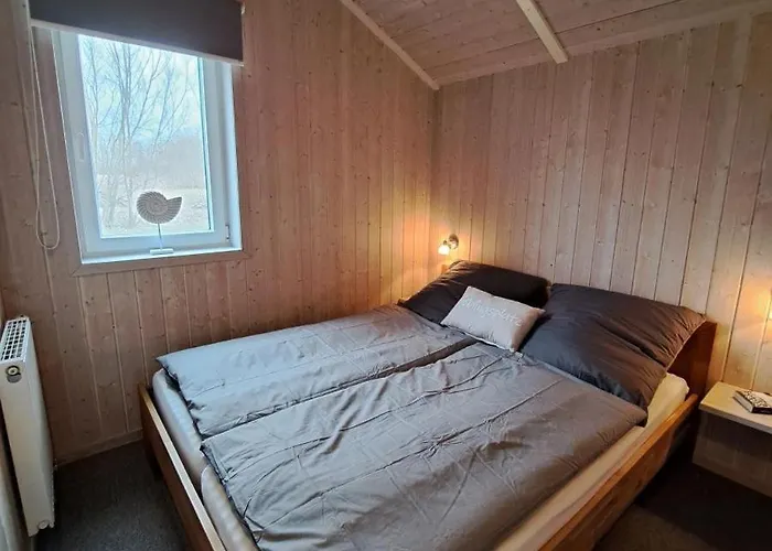 6 Personen Mit Sauna, Whirlpool, Kaminofen Und Kanu In 2. Rheie Zum In Otterndorf