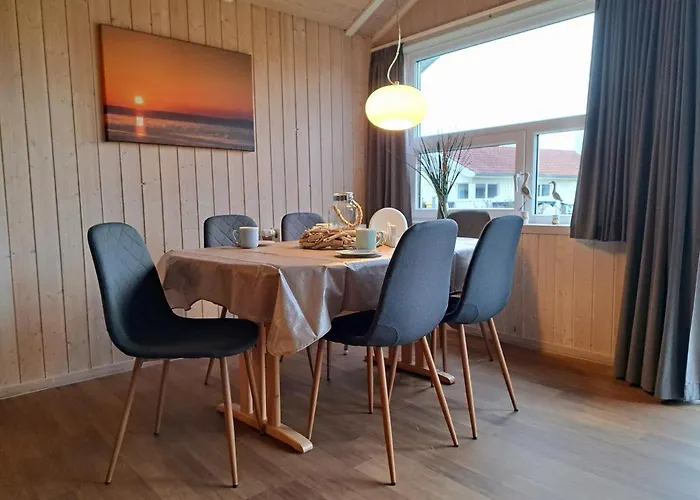 6 Personen Mit Sauna, Whirlpool, Kaminofen Und Kanu In 2. Rheie Zum In