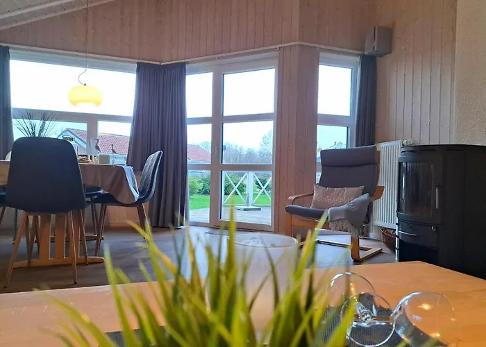 Nyaraló 6 Personen Mit Sauna, Whirlpool, Kaminofen Und Kanu In 2. Rheie Zum In *