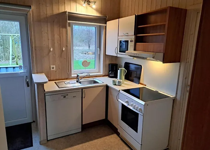6 Personen Mit Sauna, Whirlpool, Kaminofen Und Kanu In 2. Rheie Zum In Nyaraló
