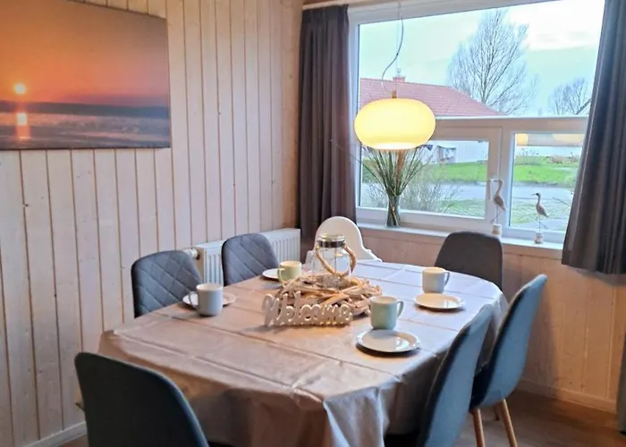 6 Personen Mit Sauna, Whirlpool, Kaminofen Und Kanu In 2. Rheie Zum In Nyaraló