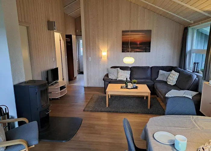 6 Personen Mit Sauna, Whirlpool, Kaminofen Und Kanu In 2. Rheie Zum In Nyaraló Otterndorf